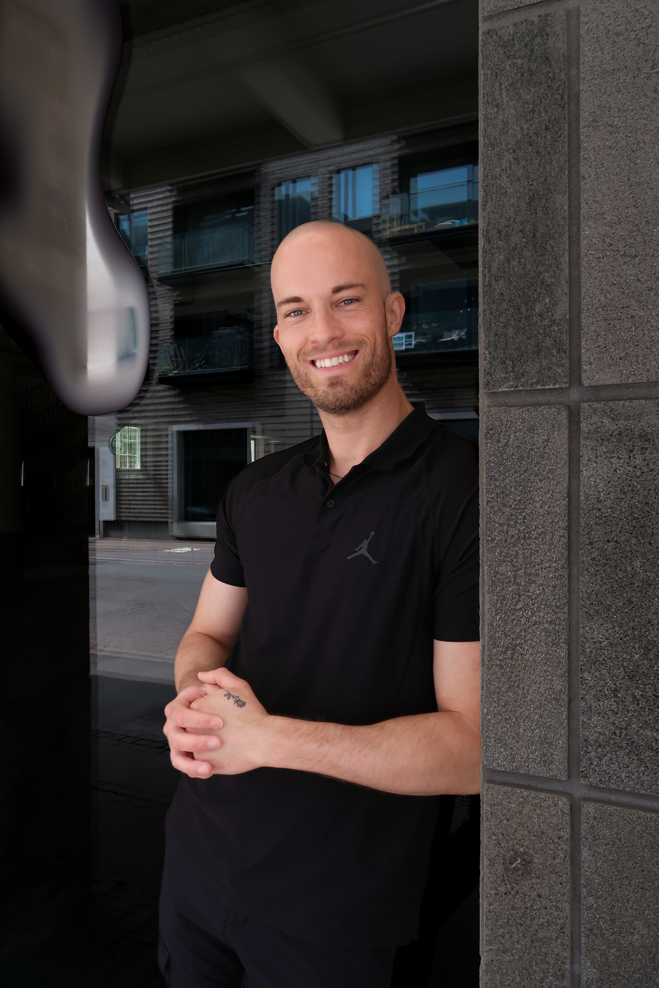 Editorial portrait of Oliver Clarke, commercial growth consultant advising pharma, medtech, and health & fitness businesses